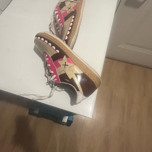 Used sneaker one spot right sneaker. Size 10 no box - Picture 6 of 9